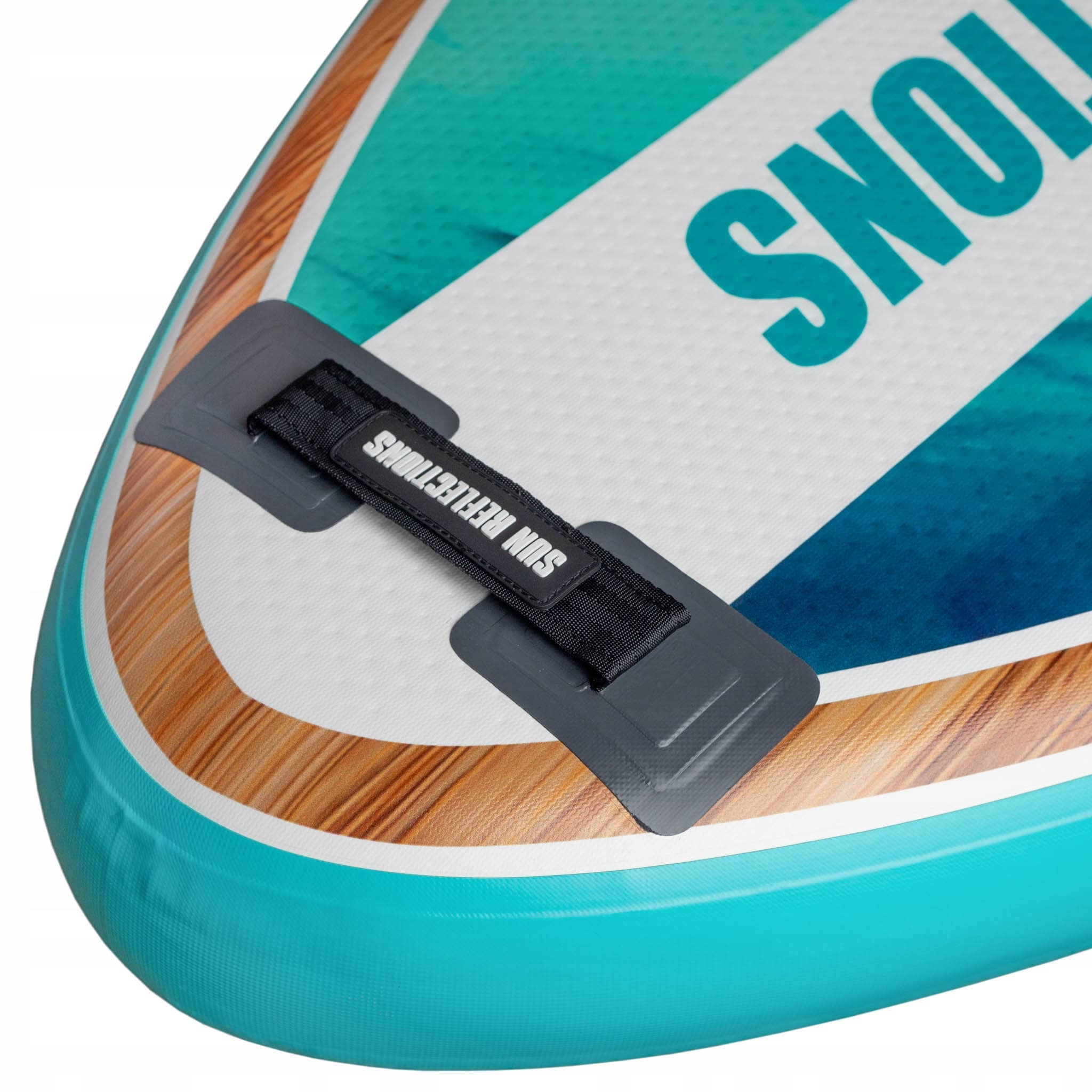 Objevte zcela novou dimenzi vodních dobrodružství se setem SUN REFLECTIONS M 10’8” Minicombo. Tento všestranný paddleboard o délce 325 cm a šířce 84 cm nabízí díky dvouvrstvé drop-stitch konstrukci pevnost a odolnost, zatí